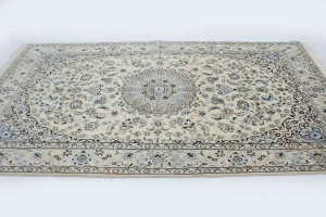 Cream Traditional Classic 5X8'5 Nain Persian Rug