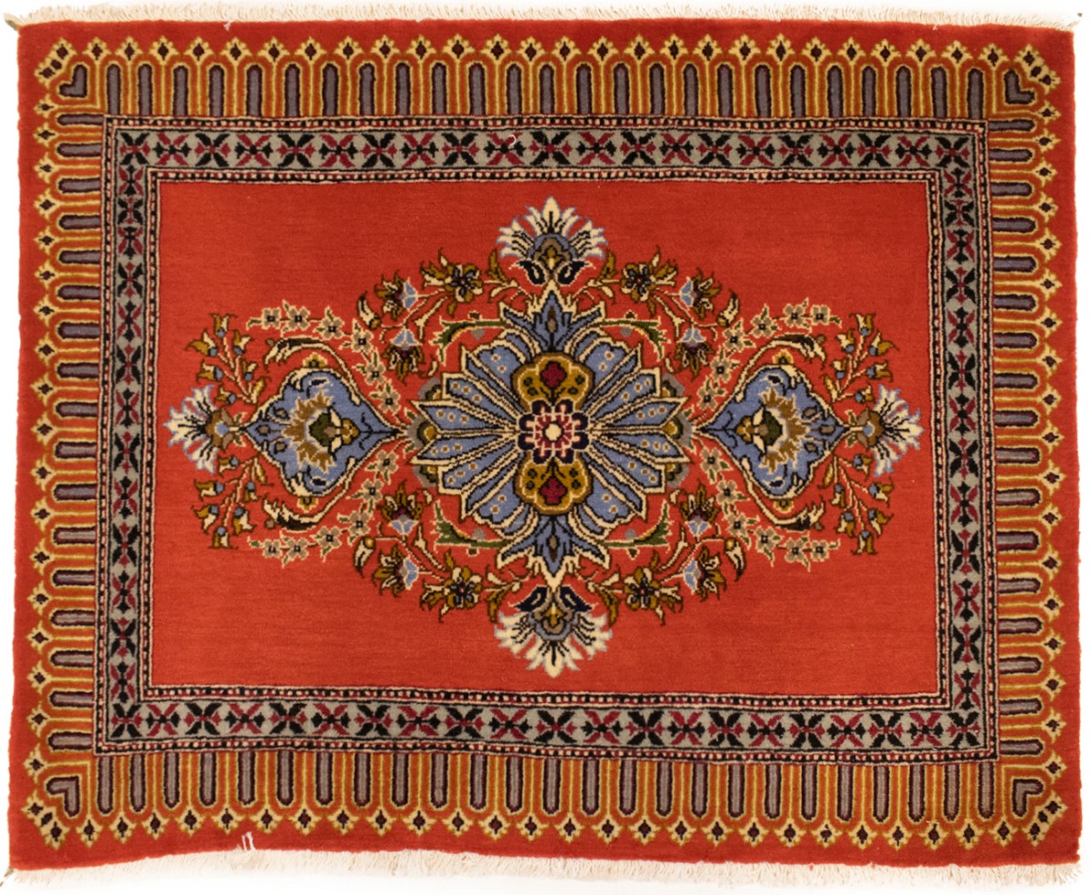 Iranian Silk Carpet Size: 2 x 3 meter, 7 x 10 feet سجادة ايرانية حرير  مقاس: 2x3 متر