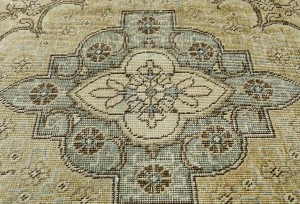 Muted Traditional Floral 5'5X9'5 Distressed Tabriz Persian Rug