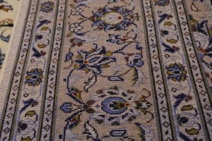 Vintage Cream Traditional 7X10 Kashan Persian Rug