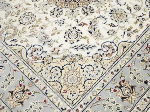 Cream Floral Classic 6X6 Indo-Nain Oriental Square Rug
