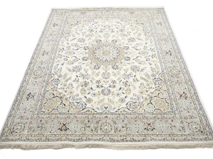 Cream Floral 8X10 Indo-Nain Oriental Rug