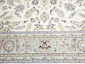 Cream Floral 8X10 Indo-Nain Oriental Rug