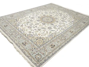 Cream Floral 8X10 Indo-Nain Oriental Rug