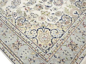 Cream Floral 7X10 Indo-Nain Oriental Rug