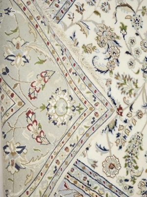 Cream Floral 8X10 Indo-Nain Oriental Rug