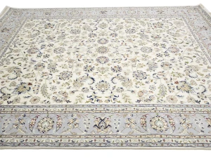 Cream Floral 8X10 Indo-Nain Oriental Rug