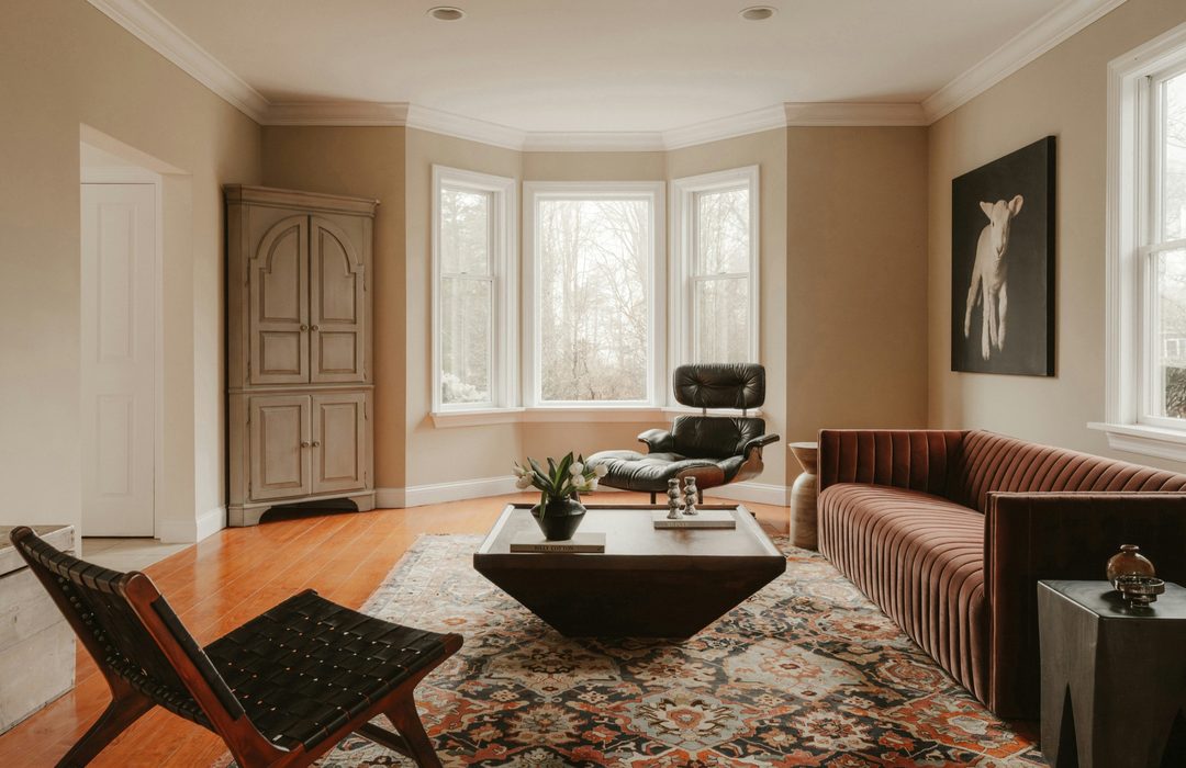 A living room with a patterned rug under the seating area